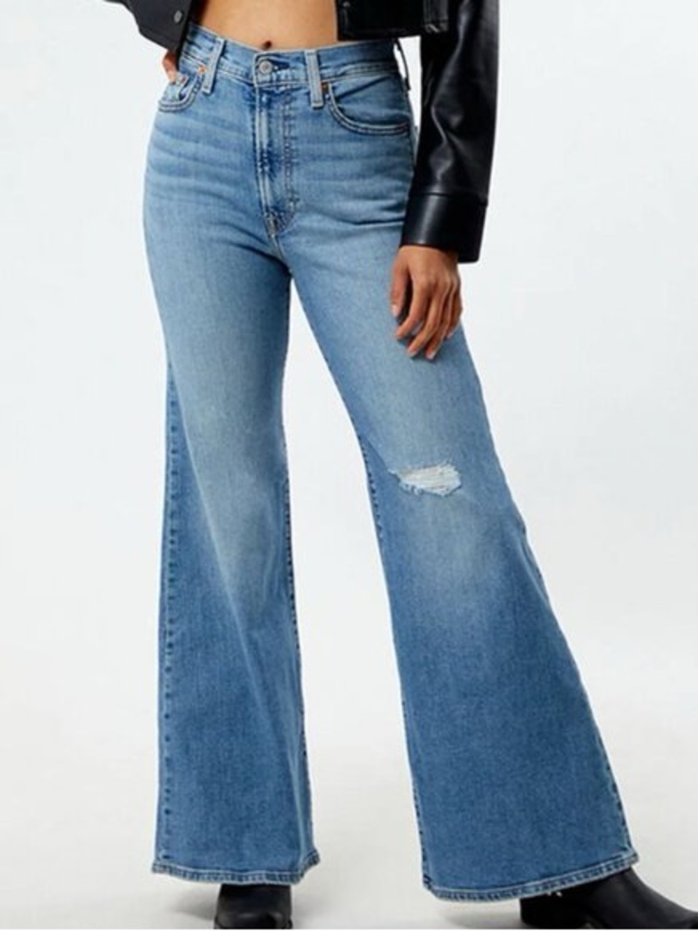 LEVI’S NWT Ribcage Bell Leg High Rise Denim Jeans Size 28